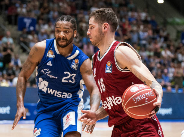 他是一名具 他是一名具